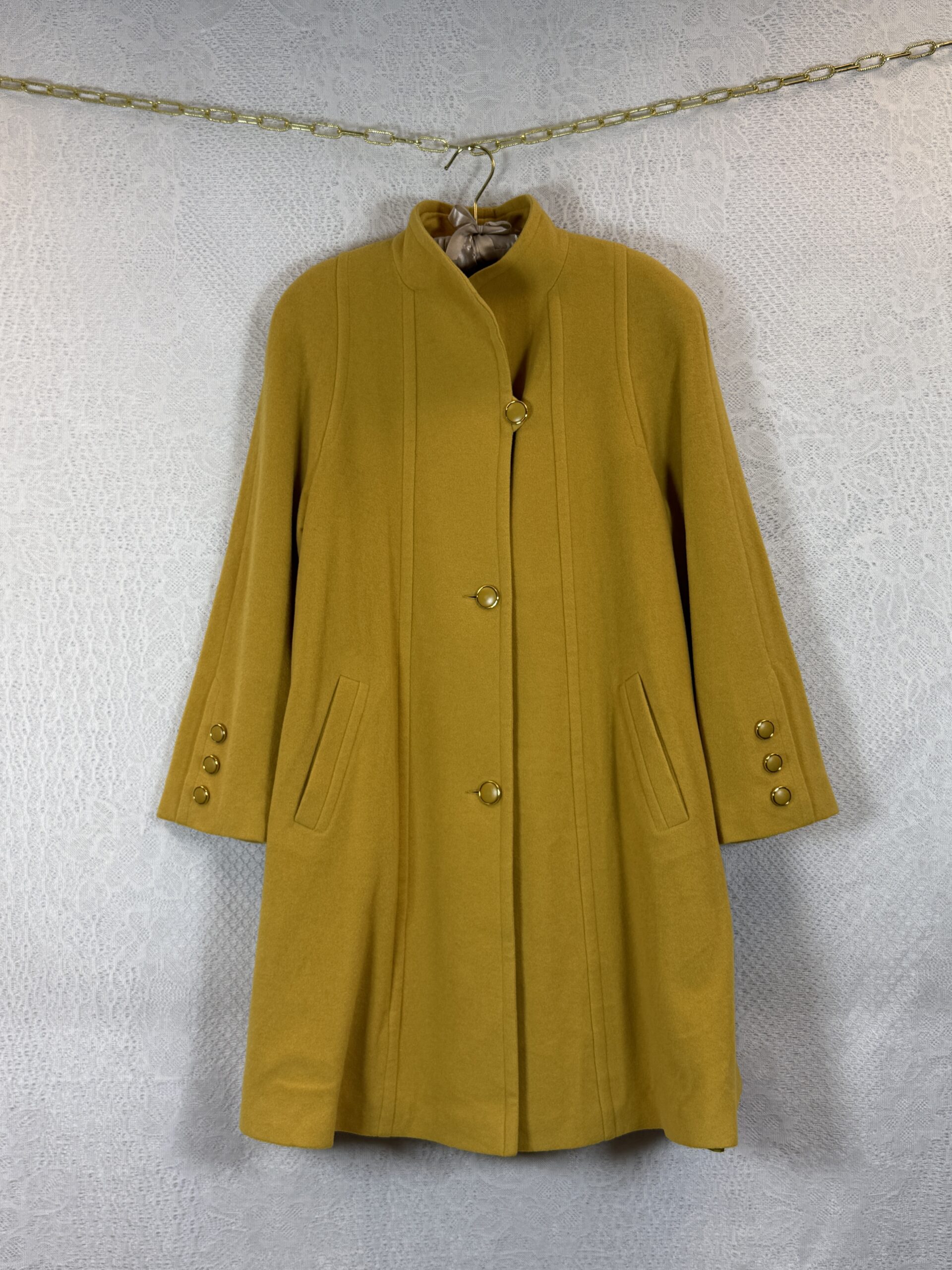 SCANDINAVIAN LOOK season coat