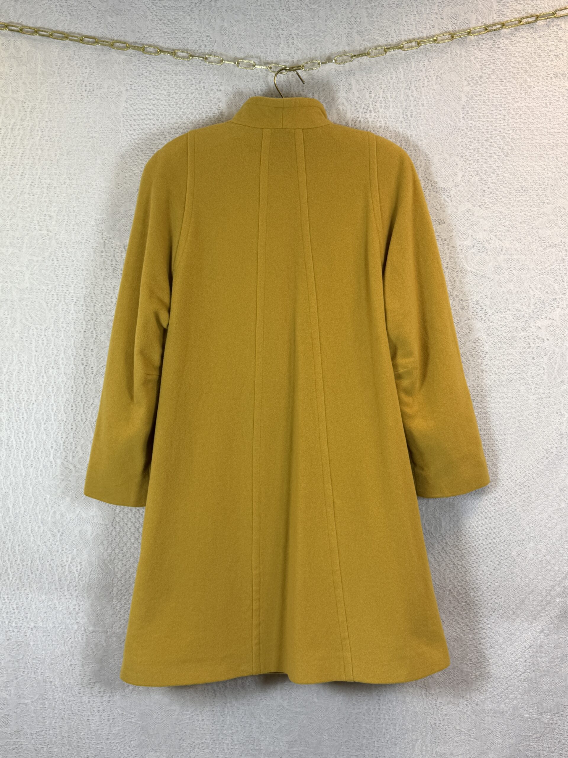 SCANDINAVIAN LOOK season coat